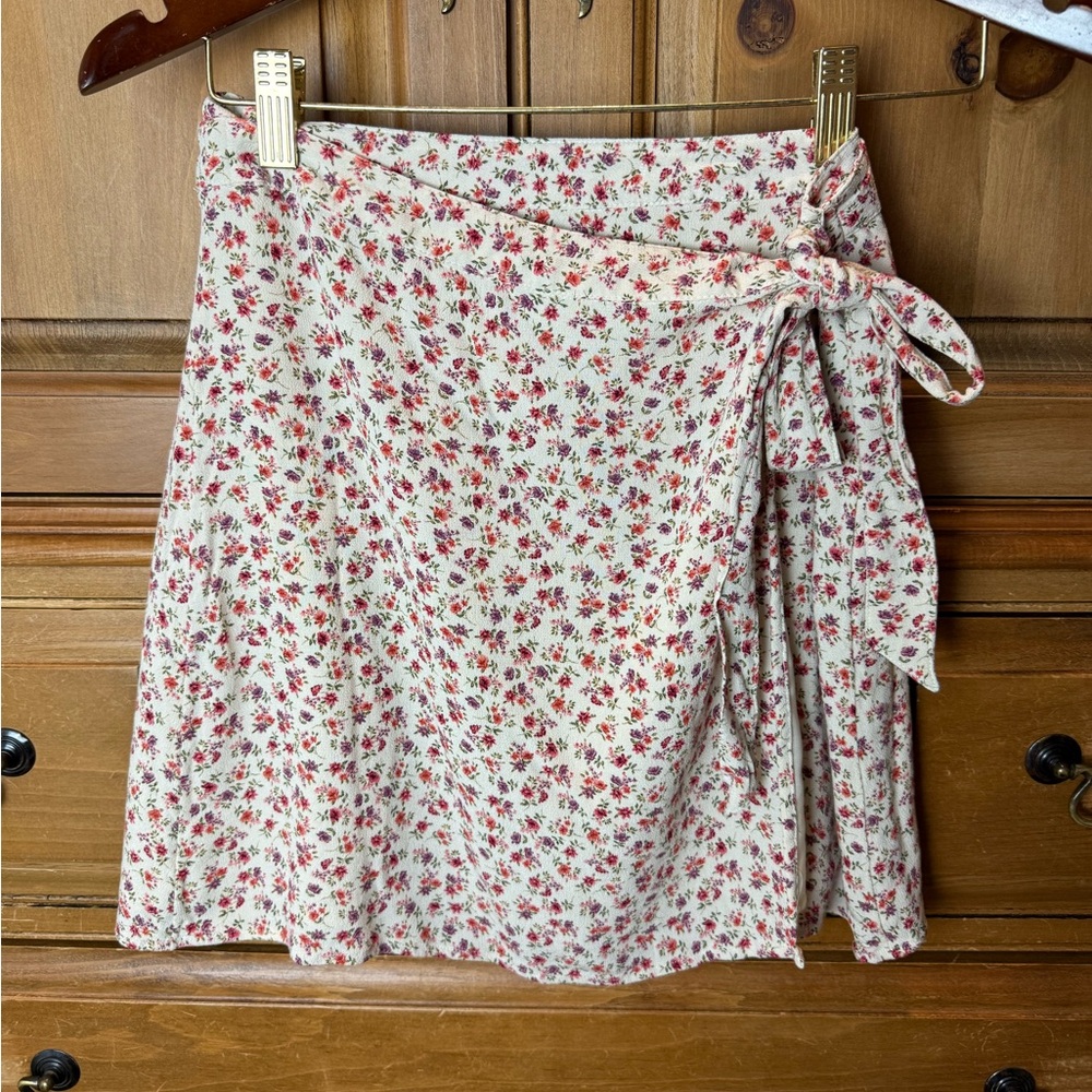 American Eagle Floral Wrap Skirt - Red and Cream